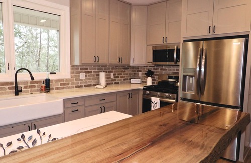 Drasco House | Luxurious 5-bedroom lakefront house with 3 master bedrooms & a wrap-around porch