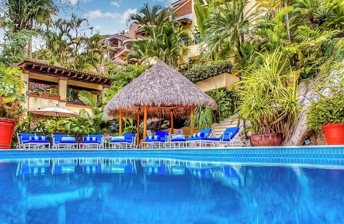 Mismaloya Villa | Luxurious 5-bedroom villa with private pool and chef near the beach
