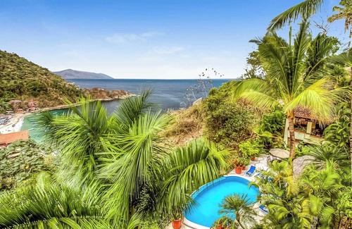 Mismaloya Villa | Luxurious 5-bedroom villa with private pool and chef near the beach