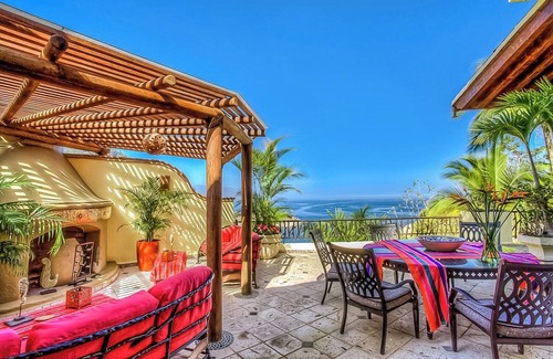 Mismaloya Villa | Luxurious 5-bedroom villa with private pool and chef near the beach