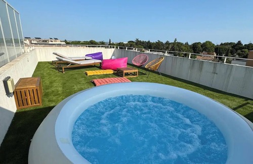 Croix-d'Argent Apartment | Luxurious 5 pc + Jacuzzi + rooftop + terrace + air conditioning