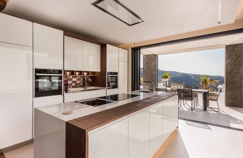 Benahavis Villa | Luxurious 6-bedrooms Villa in Benahavís
