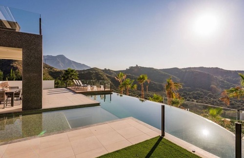 Benahavis Villa | Luxurious 6-bedrooms Villa in Benahavís