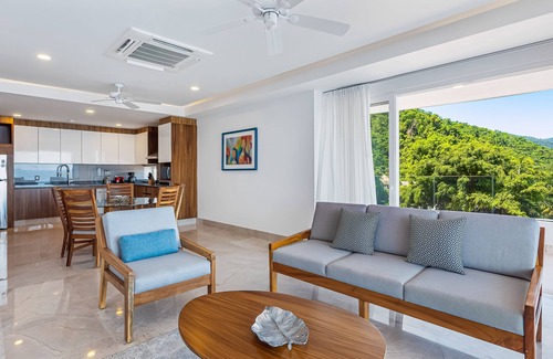 Mismaloya Apartment | Luxurious 6th-floor condo with pool, oceanfront balcony & water view
