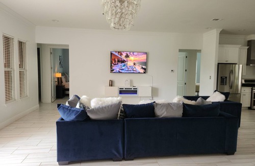 Gulfport House | Luxurious 7-bedroom Estate with Movie Theatre, Pool, and Basketball Court