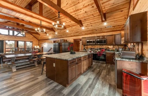 Caton Cabin | Luxurious/Amazing 1 of a Kind Cabin/InCabinHeated Pool/Sauna/Games Sleeps 24