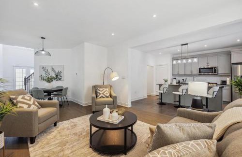 Innisfil Villa | Luxurious and Beautiful, Barrie