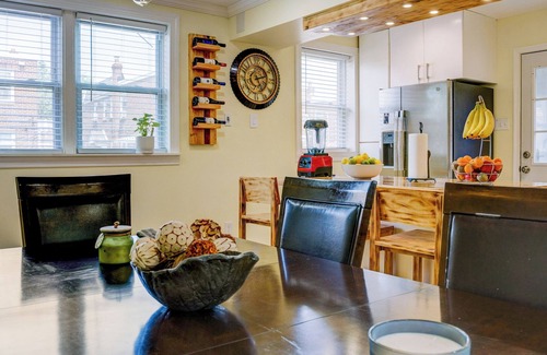 Foxcroft Square House | Luxurious and modern retreat in a prime corner property! 20 min from center city