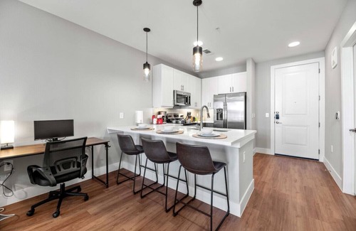Fort Worth Apartment | Luxurious and Modern 1BR Apt with Pool & Gym