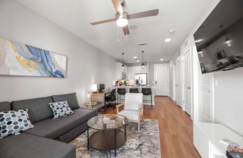 Fort Worth Apartment | Luxurious and Modern 1BR Apt with Pool & Gym