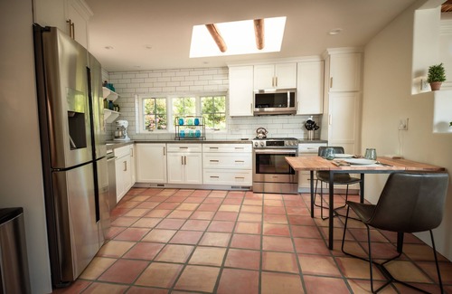 Redlands House | Luxurious and private Santa Fe-style guesthouse with 31 day minimum stay