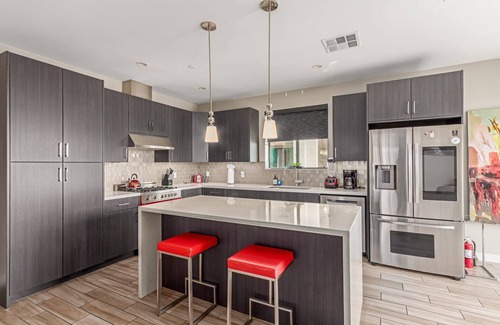 Western Villa House | Luxurious and spacious 2-bedroom townhouse in the heart of Scottsdale
