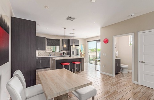 Western Villa House | Luxurious and spacious 2-bedroom townhouse in the heart of Scottsdale