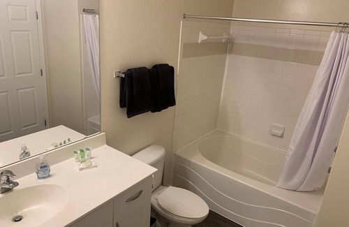 Ballenger Creek Apartment | Luxurious and spacious apartment with office