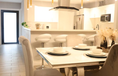 Westchester House | Luxurious and spacious house with excellent location, ideal for large families.