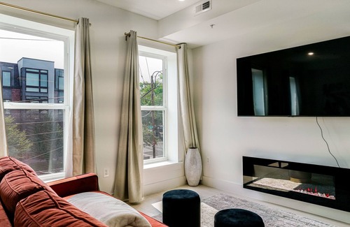 Petworth Condo | Luxurious and stylish 2 bedroom 2 bathroom suite