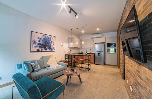 Cali Apartment | Luxurious Apartment | 6 People | King Size Beds | A/C | A+ Location | Centenario