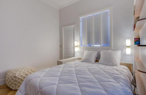 Faubourg-du-Roule Apartment | Luxurious Apartment - Champs Elysées - With AC