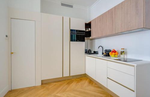 Faubourg-du-Roule Apartment | Luxurious Apartment - Champs Elysées - With AC