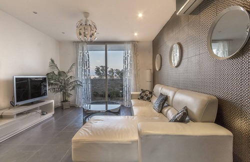 Bab Ezzouar Apartment | Luxurious apartment 5 min from airport, SAFEX and La Mer