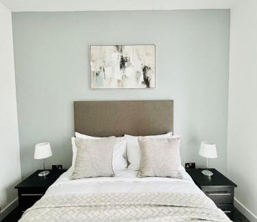 Docklands Apartment | Luxurious Apartment - Prime Location Near Excel, O2 & Canary Wharf