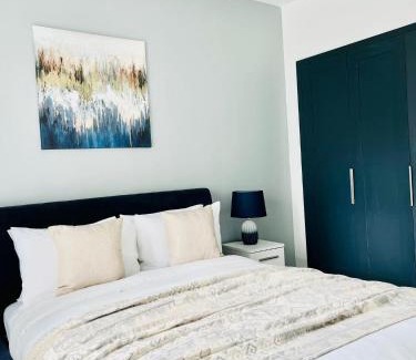 Docklands Apartment | Luxurious Apartment - Prime Location Near Excel, O2 & Canary Wharf