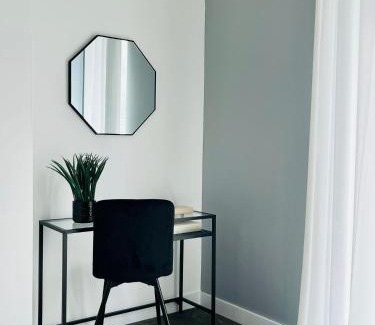 Docklands Apartment | Luxurious Apartment - Prime Location Near Excel, O2 & Canary Wharf