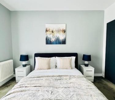 Docklands Apartment | Luxurious Apartment - Prime Location Near Excel, O2 & Canary Wharf