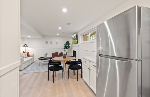 Arlington Ridge House | Luxurious Arlington Pentagon City walk to Metro