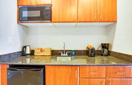 Sunny Isles Beach Condo | Luxurious Beach Resort- Ocean View & Gym
