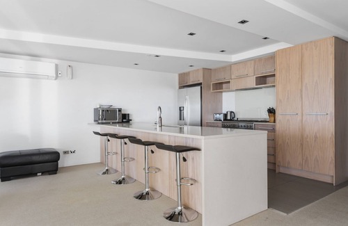 Mount Maunganui Condo | Luxurious Beachfront with premiere address - Beachfront ! 3 min walk -downtown