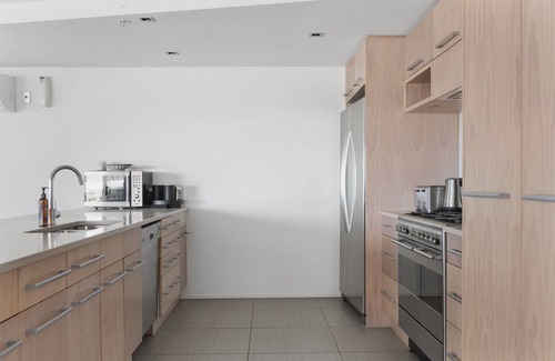 Mount Maunganui Condo | Luxurious Beachfront with premiere address - Beachfront ! 3 min walk -downtown