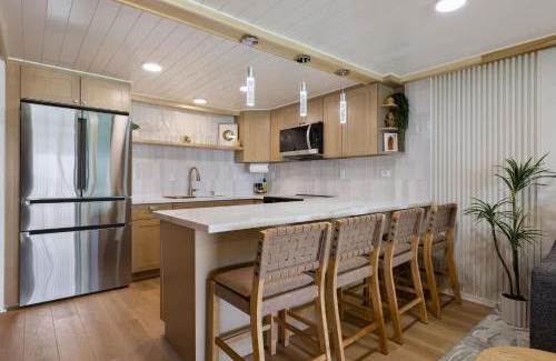 Punaluu House | Luxurious Beachfront Condo