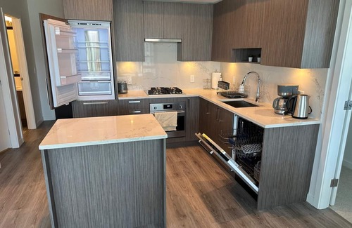 Surrey Apartment | Luxurious brand new 2 beds 2 baths apartment