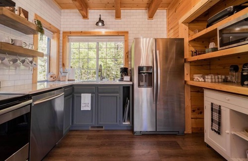 Cascade Cabin | Luxurious Cabin Close to Lake Cascade w/Hot Tub