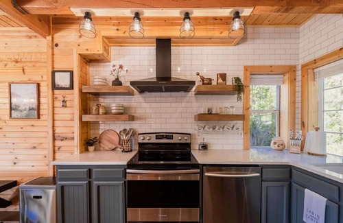 Cascade Cabin | Luxurious Cabin Close to Lake Cascade w/Hot Tub
