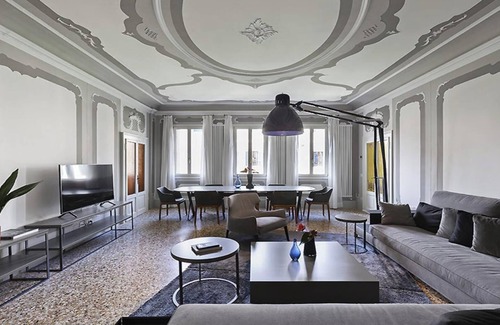San Polo Apartment | Luxurious Canal-View Apartment in the Heart of Venice