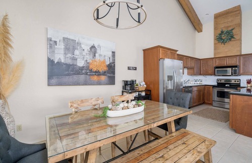 Coeur d'Alene Condo | Luxurious CDA Downtown Stay 5-Star, Walk to Downtown & Lake - Garage