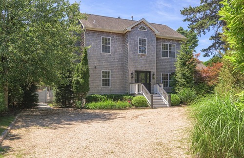 Shinnecock Hills House | Luxurious Colonial House with heated Pool in Southampton, NY