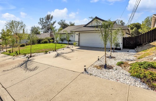 Granada Hills North House | Luxurious Comfortable Home