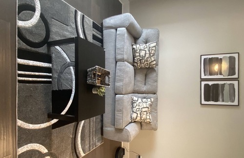 Stafford House | luxurious comfy 1 bedroom gateway with balcony houston