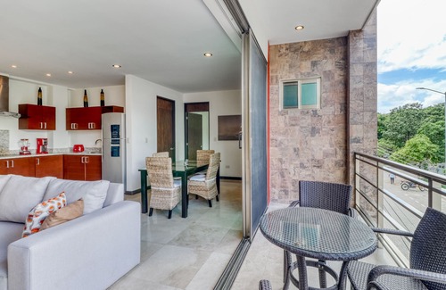 Zazil-ha Apartment | Luxurious condo with pool, fast WiFi, kitchenette & AC - 3 blocks to beach