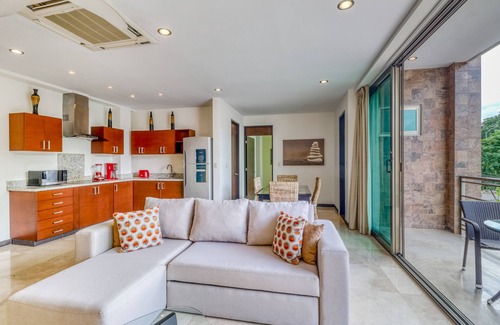 Zazil-ha Apartment | Luxurious condo with pool, fast WiFi, kitchenette & AC - 3 blocks to beach