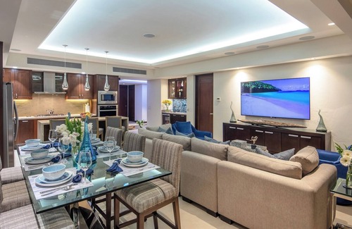 Romantic Zone Condo | Luxurious condo in the West Coast hills with views of the ocean and city life.