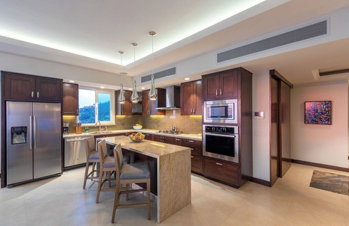 Romantic Zone Condo | Luxurious condo in the West Coast hills with views of the ocean and city life.