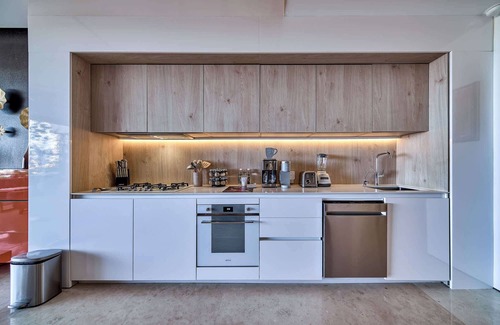 Alta Vista Apartment | Luxurious Condo at SOHO with Panoramic Romantic Zone Views