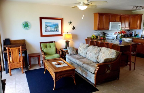 Historic Kailua Village Condo | Luxurious Condo - Wonderful Ocean Views - in the Heart of Kailua-Kona