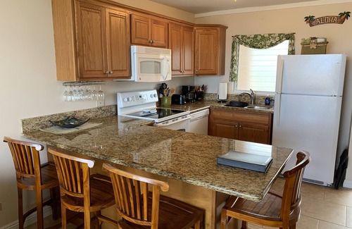 Historic Kailua Village Condo | Luxurious Condo - Wonderful Ocean Views - in the Heart of Kailua-Kona