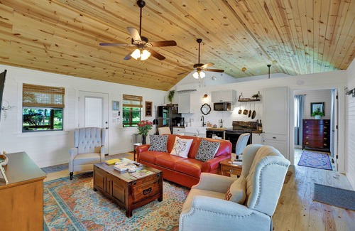 Fredericksburg Cottage | Luxurious Cottage on 3-Acre's in Fred Wine Country!