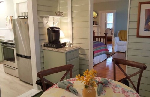 Downtown Little Rock Cabin | Luxurious Cottage that Accommodates Up to Six